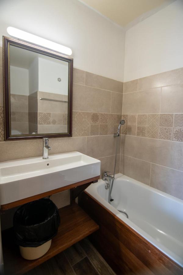Appartements Et Chambres En Coeur De Ville Saint-Denis - Entree Autonome - Check In 14H30- Kültér fotó