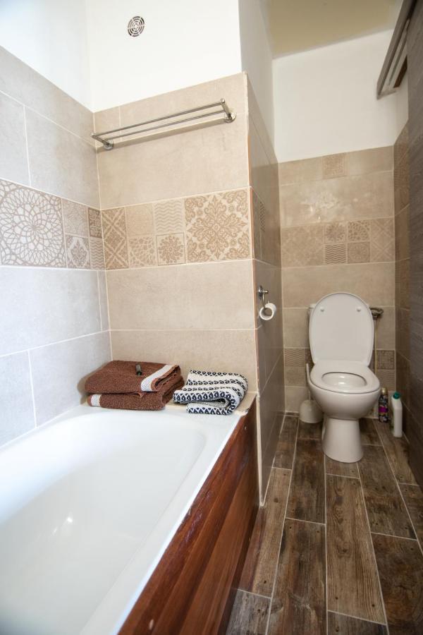 Appartements Et Chambres En Coeur De Ville Saint-Denis - Entree Autonome - Check In 14H30- Kültér fotó