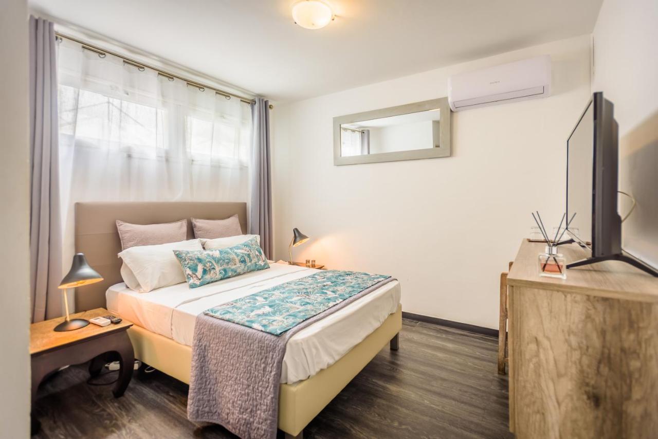 Appartements Et Chambres En Coeur De Ville Saint-Denis - Entree Autonome - Check In 14H30- Kültér fotó