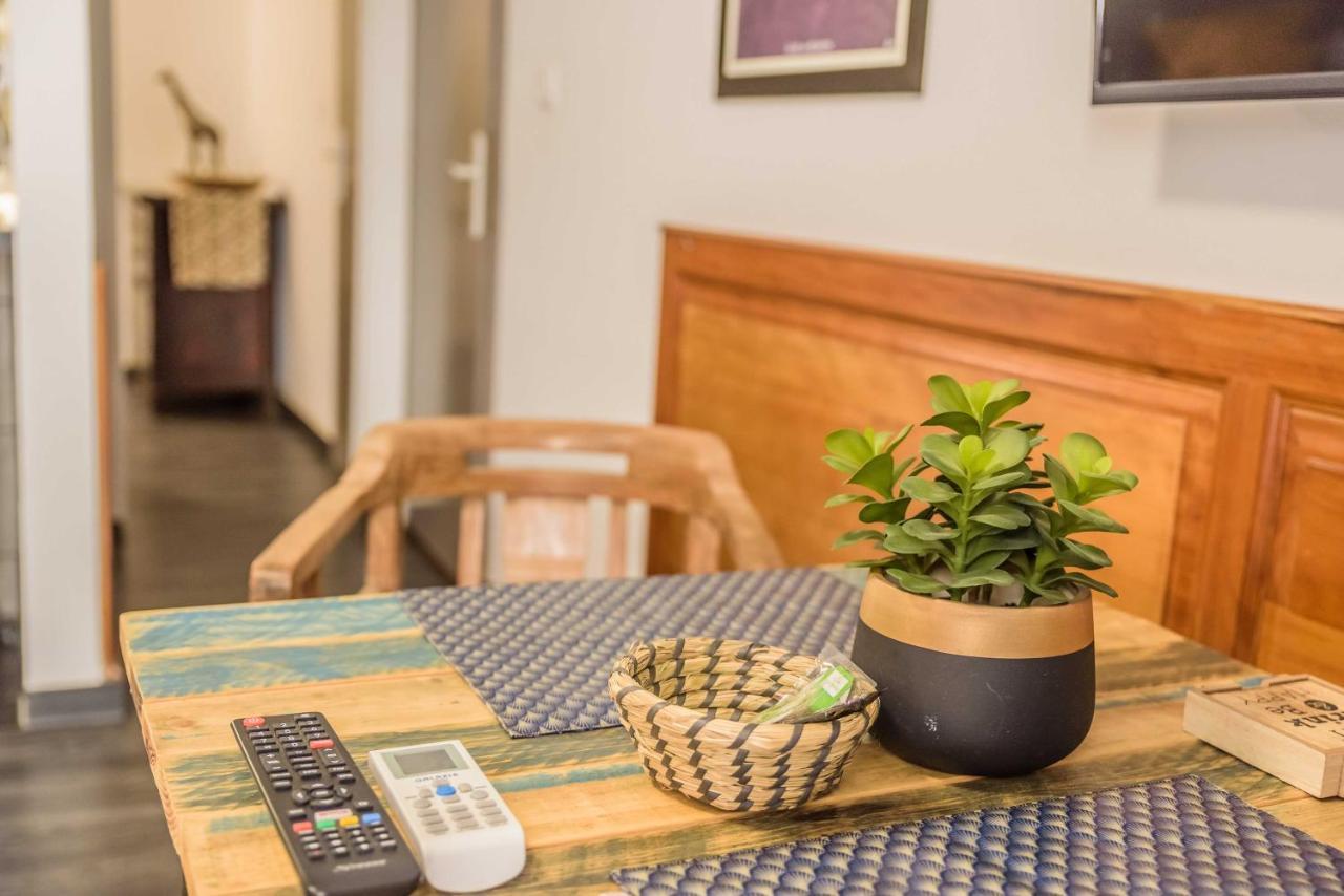 Appartements Et Chambres En Coeur De Ville Saint-Denis - Entree Autonome - Check In 14H30- Kültér fotó