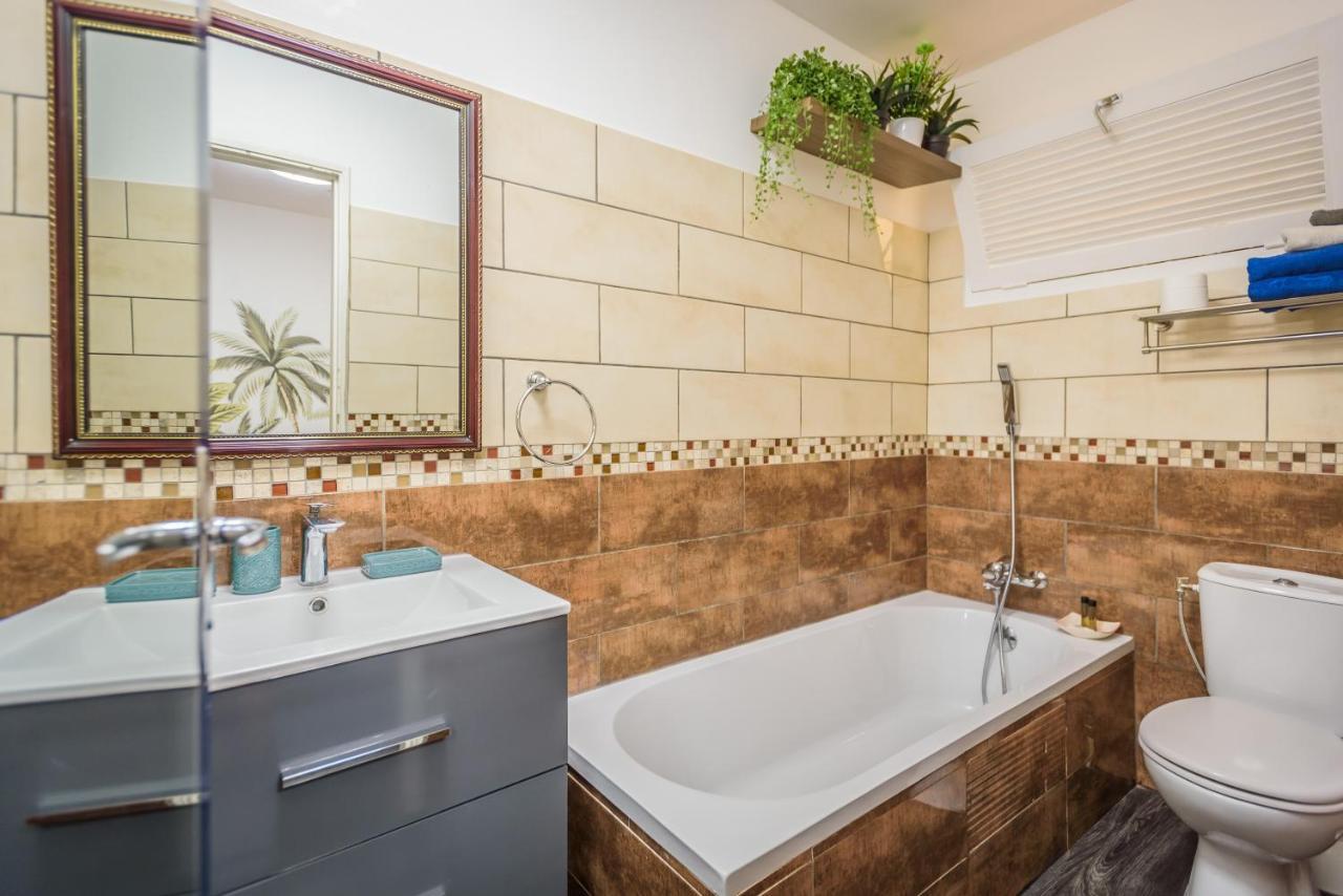 Appartements Et Chambres En Coeur De Ville Saint-Denis - Entree Autonome - Check In 14H30- Kültér fotó