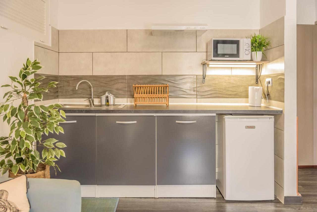 Appartements Et Chambres En Coeur De Ville Saint-Denis - Entree Autonome - Check In 14H30- Kültér fotó